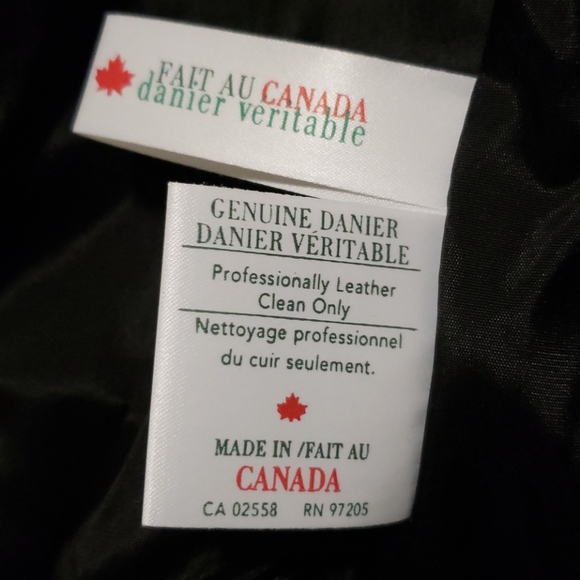 Genuine leather vest by Danier Leather size XS minor signs of wear under armpits - Picture 6 of 6